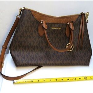 Michael Kors Brown Shoulder Bag with Luxurious Leather Accents